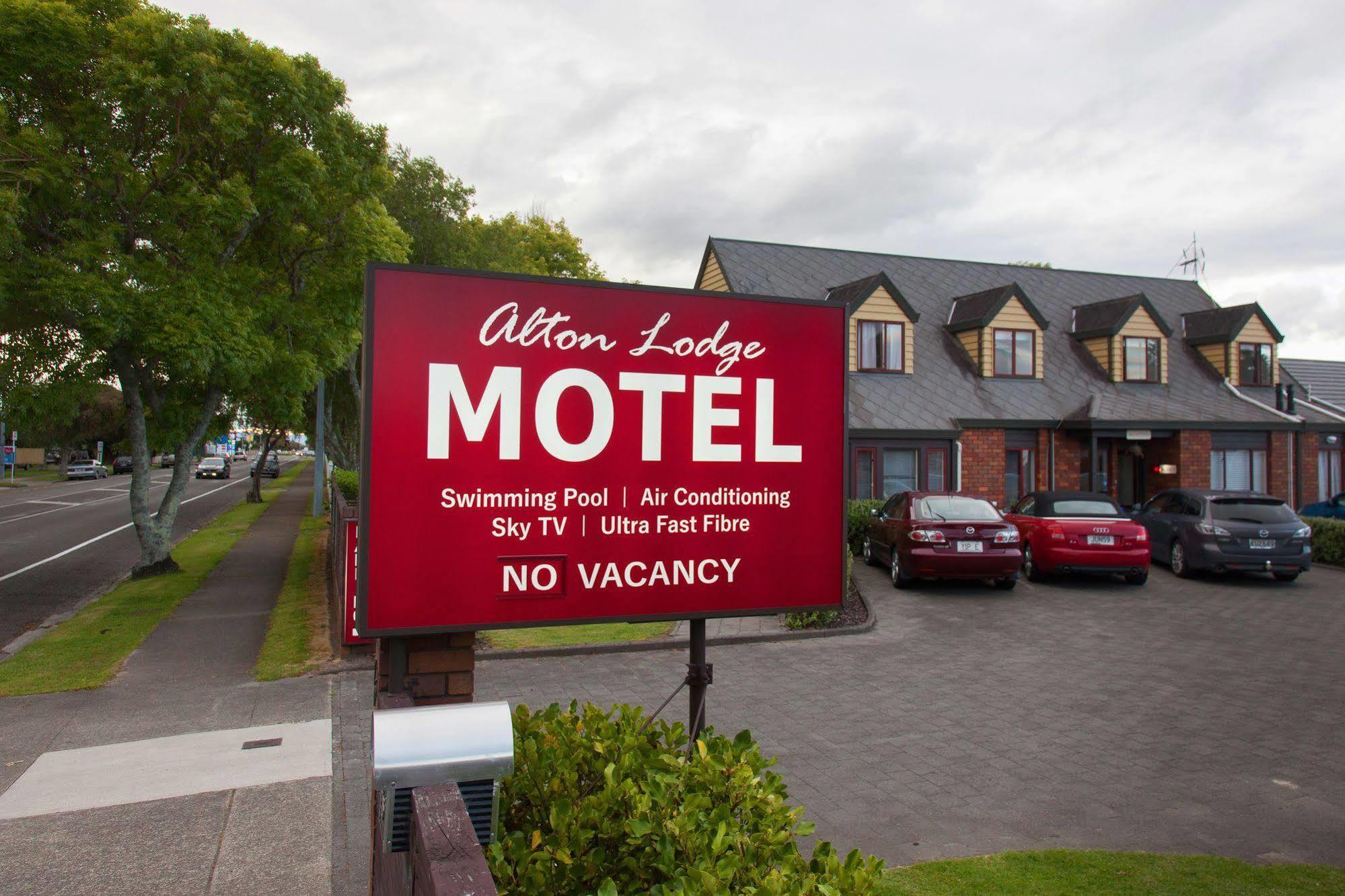 Alton Lodge Motel Уакатане Экстерьер фото